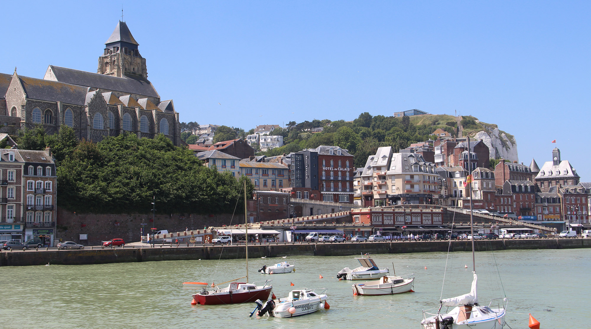 a l'entree du port 4 lettres