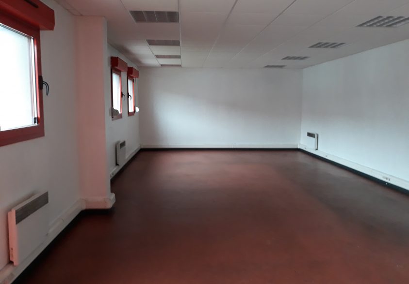 St pol A3 A4 atelier avec bureaux à louer