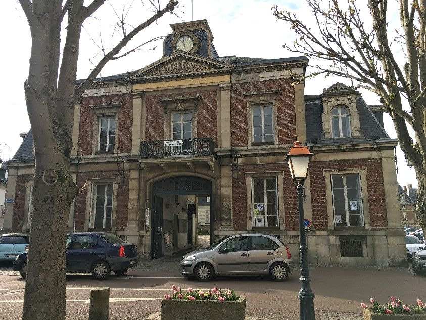 Eu bureaux à louer Vue rue Place guillaume le Conquerant