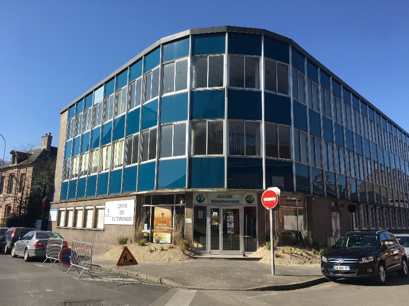 Façade Centre des entrepreneurs Abbeville bureaux à louer