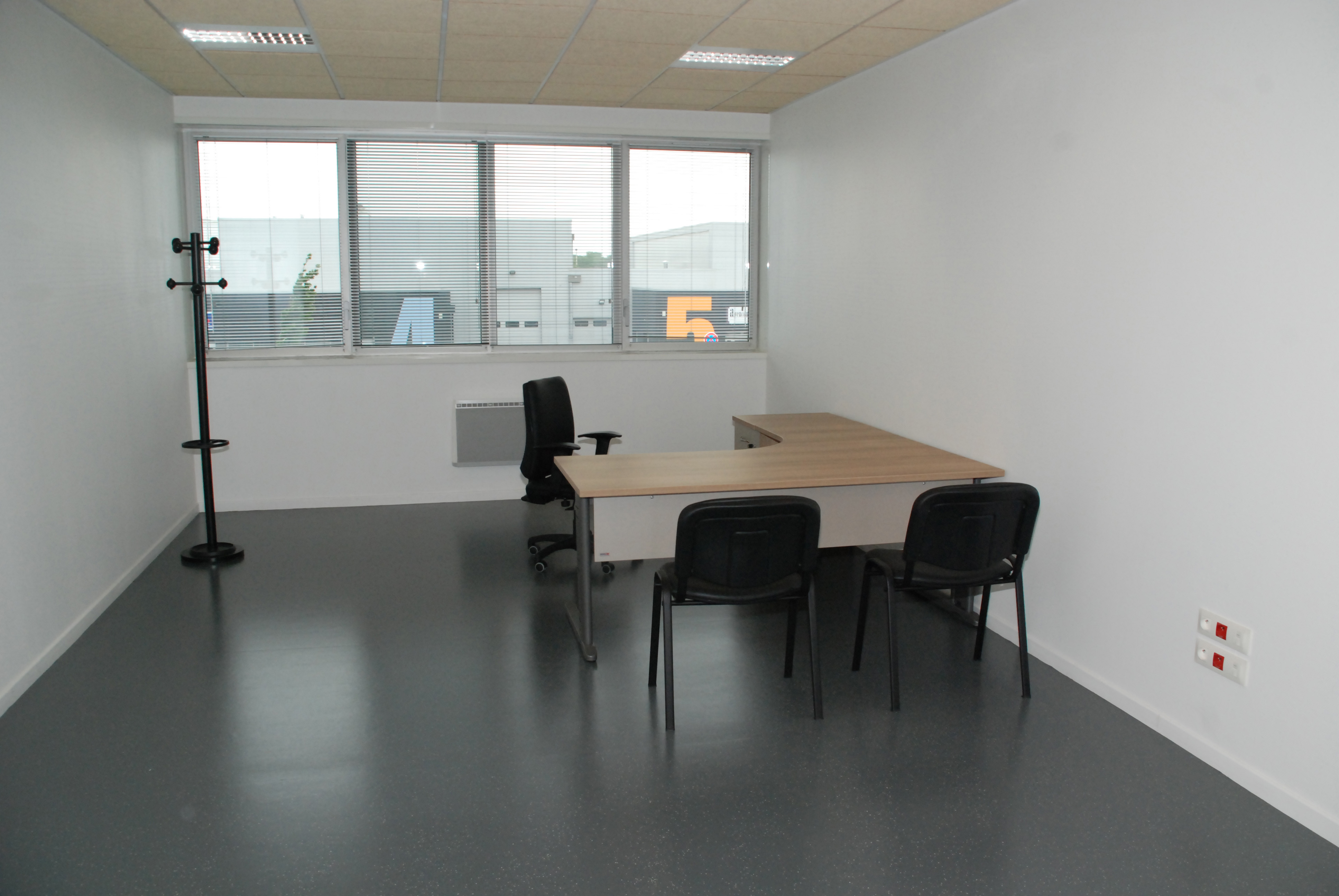 Carré des Affaires Calais Bureau